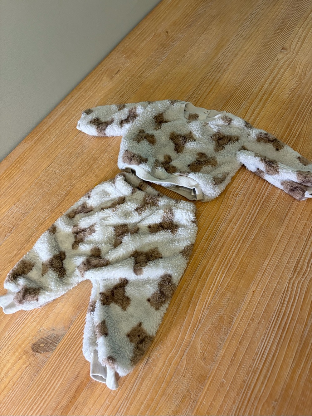 Baby Gap Baby Fleece Bear Sweatshirt And Sweatpants Size 3-6 Months